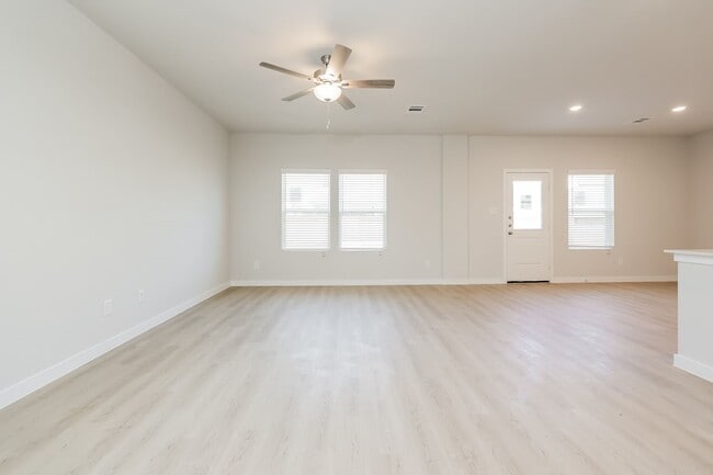 Building Photo - 20043 Briarcliff Pk Ln