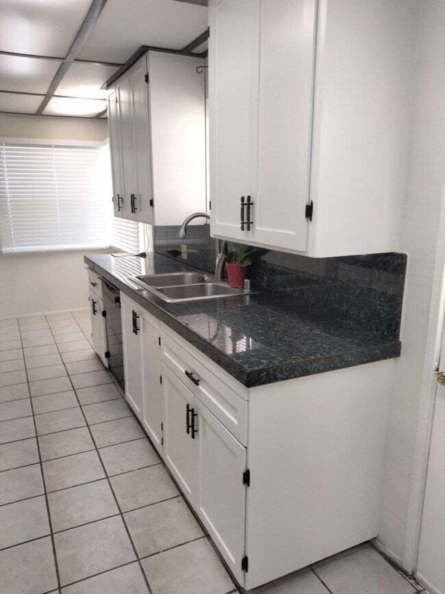 Building Photo - 15235 La Maida St