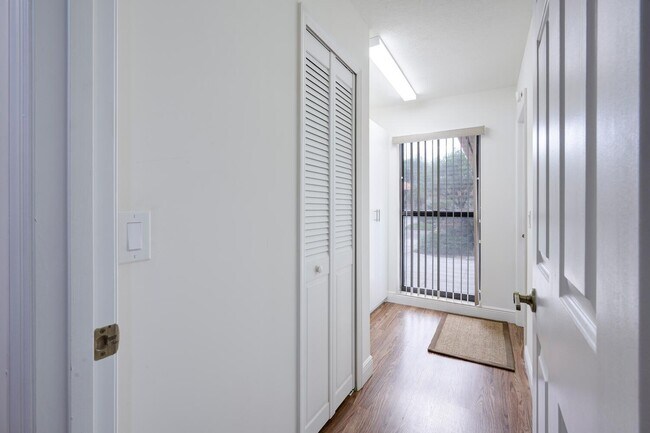 Building Photo - 2843 SW Mariposa Cir
