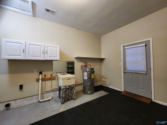 Building Photo - 6107 Trailwood Dr