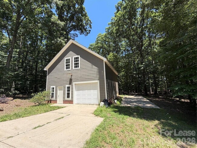 Building Photo - 150 Manitou Trail
