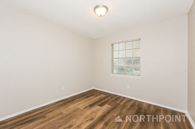 Building Photo - 4 BR/2BA | Newly Renovated Single Family Home | Covered Patio  | Fenced backyard!