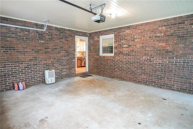 Building Photo - 2173 Holly Ct