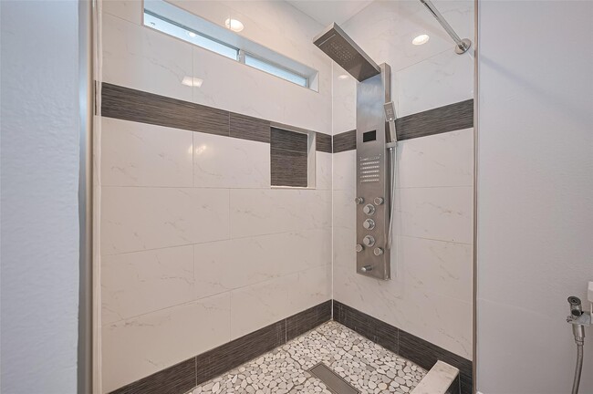 Building Photo - 5914 Clerkenwell Dr