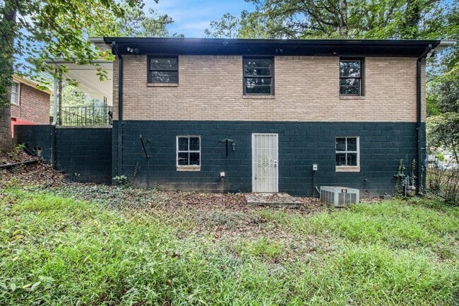 Building Photo - 2550 Graywall St