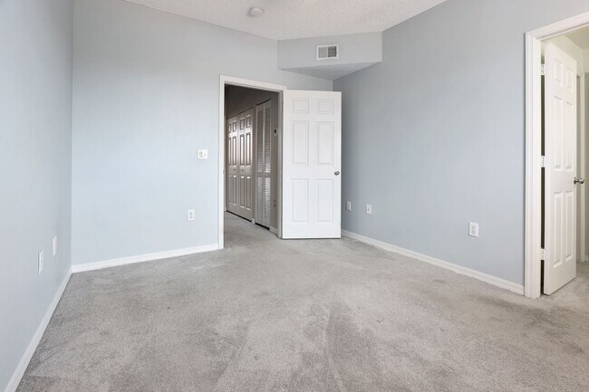 Building Photo - 5700 Bentgrass Dr