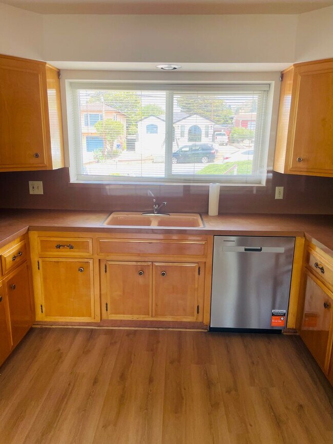 Building Photo - Three bedroom home in The Heights area of Morro Bay