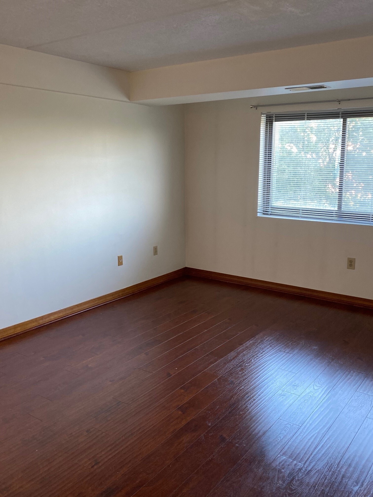 Room2 - Master - 2500 Mystic Valley Pky