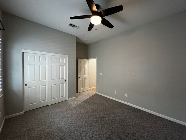 Building Photo - Beautiful 3 Bed, 2 Bath home in highly des...