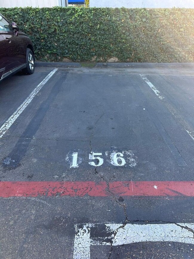 Building Photo - 2 Bedroom 1.5 Bath Townhome. Gated Community. Upgraded & 2 Parking Spaces