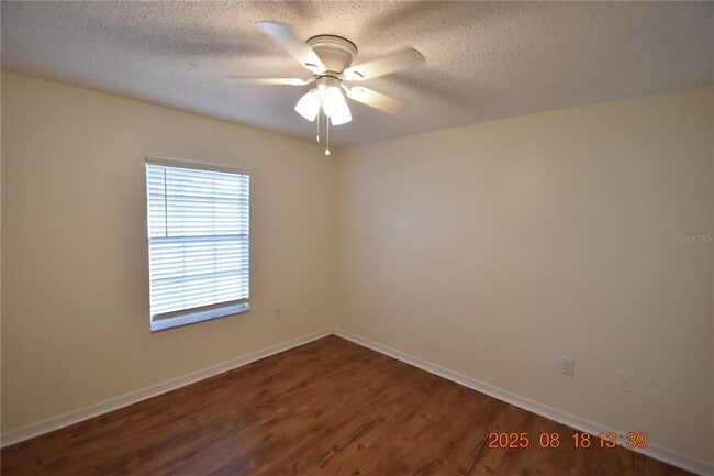 Building Photo - 38927 Carr Dr
