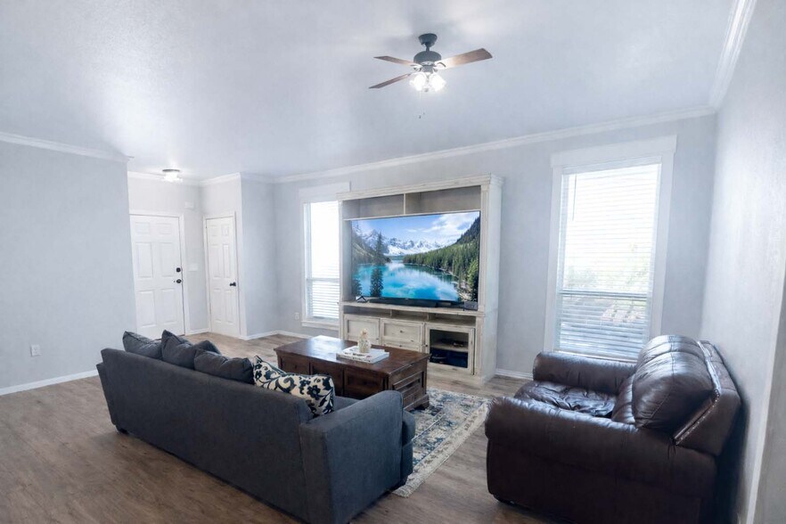 Building Photo - 505 S 1st St