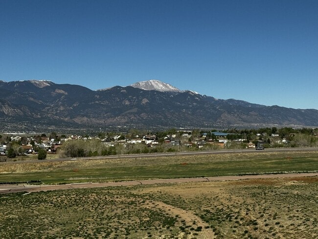 Building Photo - Gorgeous 5 Bedroom House in Security-Widefield