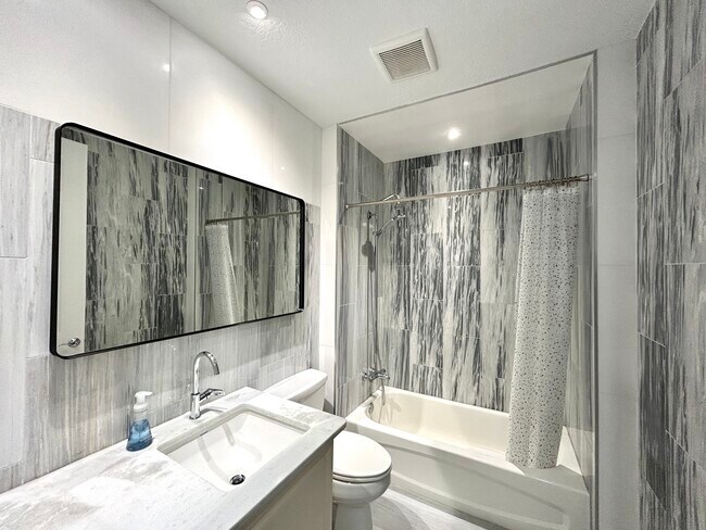 Luxuriously Renovated 2nd Marble Bathroom bath/shower - 28 Harbour Isle Dr W