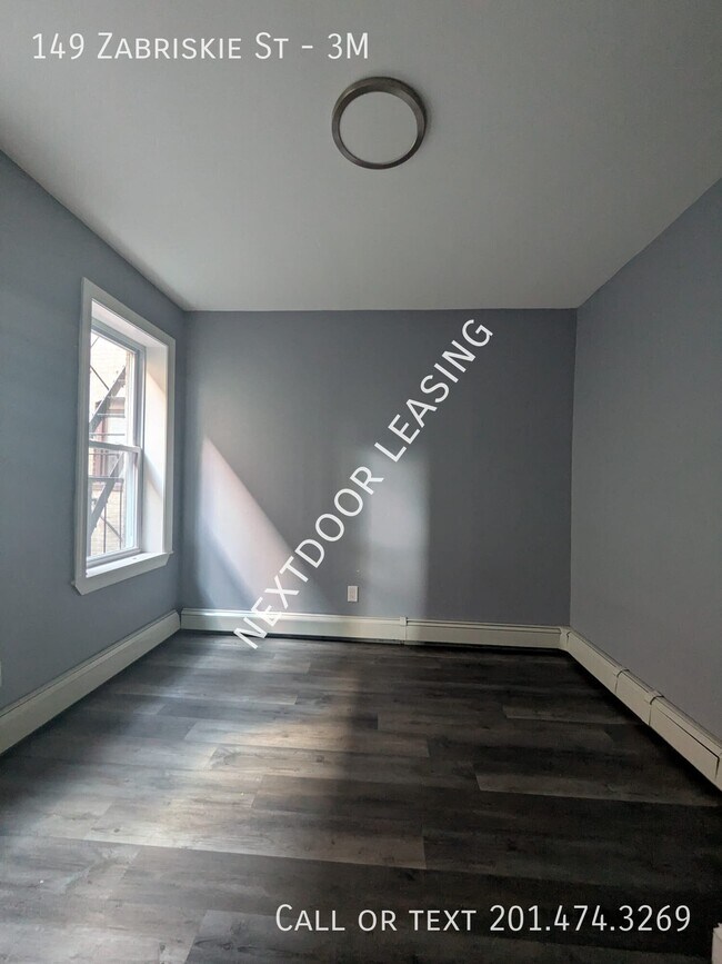 Building Photo - 149 Zabriskie St