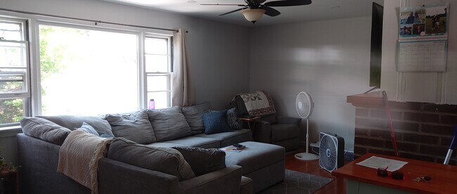 Building Photo - 98 Mearns Ave