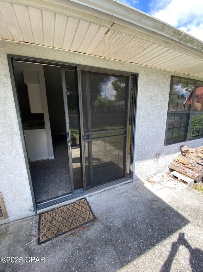 Building Photo - 2315 Oakwood St