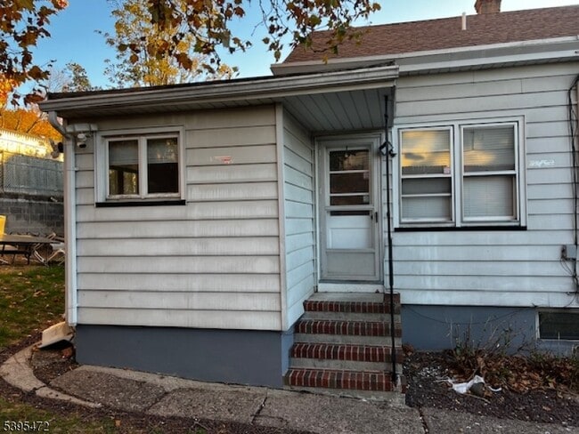 Building Photo - 110 Rockland Ave