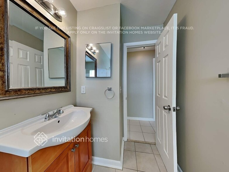 Building Photo - 9019 SW 9th St