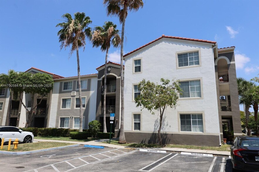 Building Photo - 6801 SW 44th St