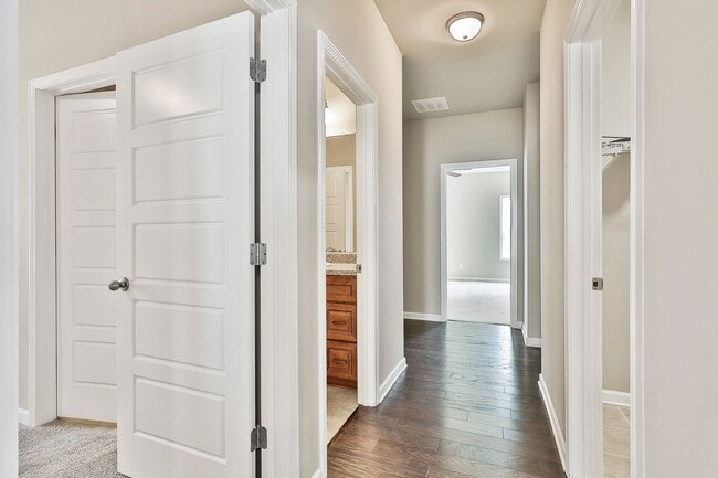 Building Photo - Spacious 5BR Home in Senoia — Golf Cart to Downtown