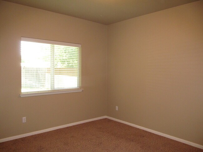 Building Photo - 2515 Twin Ridge Ct