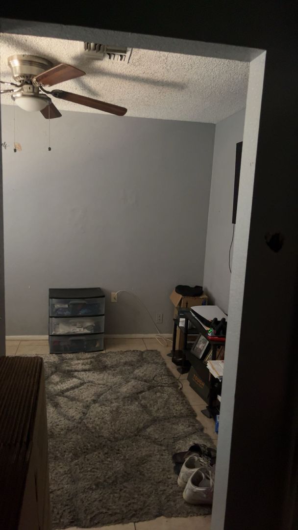 Building Photo - Well Appointed 2 bedroom 2 bathroom available February 1st.  Washer and Dryer Included!!!  Close ...