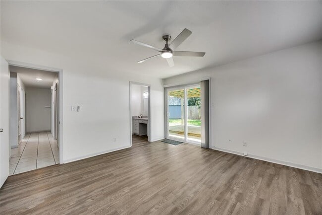 Building Photo - 8803 Westover Club Dr