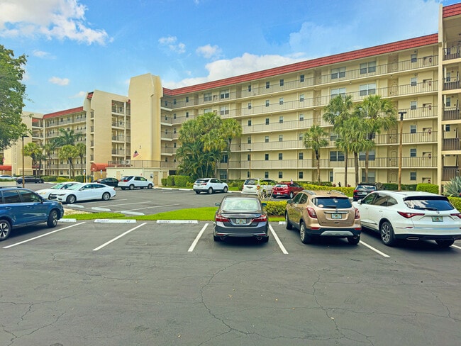 Building Photo - 3951 Via Poinciana