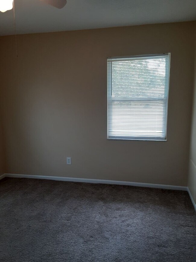 Building Photo - 9801 Bayside Ct