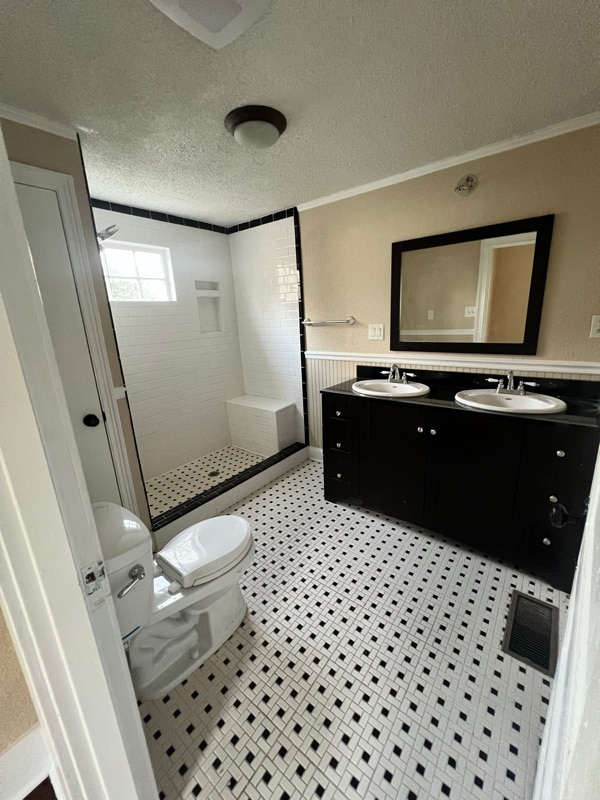 Building Photo - 1994 Manila Ave