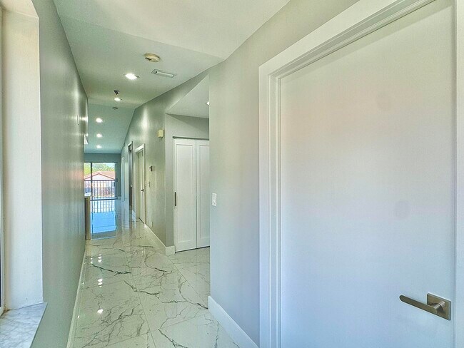 Building Photo - 340 NW 67th St