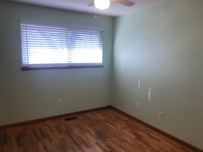 Building Photo - 1405 NW Clifford St