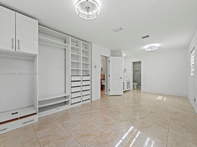 Building Photo - 3605 SW 122nd Pl