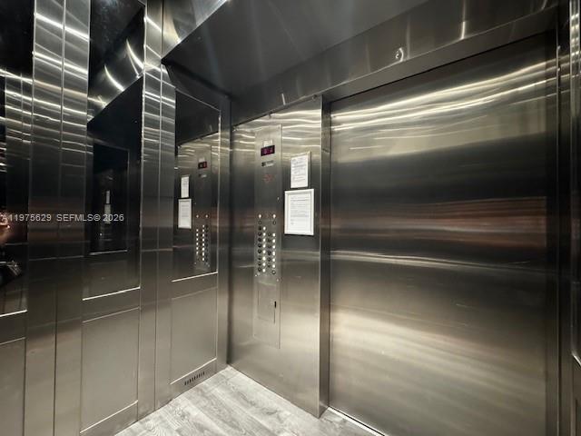 Building Photo - 400 Leslie Dr