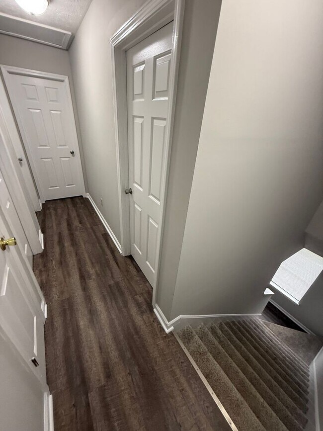 Building Photo - Located in Georgetown, KY, three-bedroom, 2.5-bath townhouse