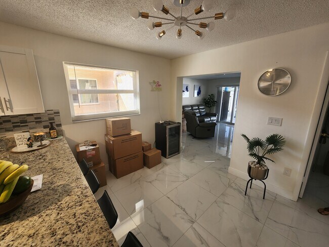 Building Photo - 1285 W 39th Pl