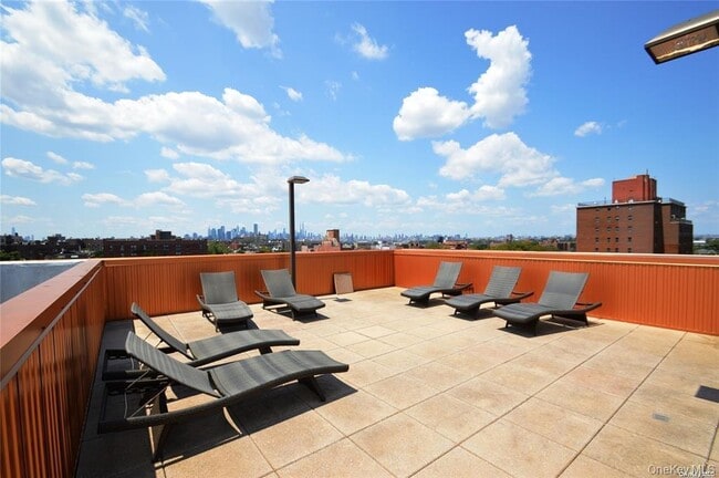 Building Photo - 69-14 41st Ave