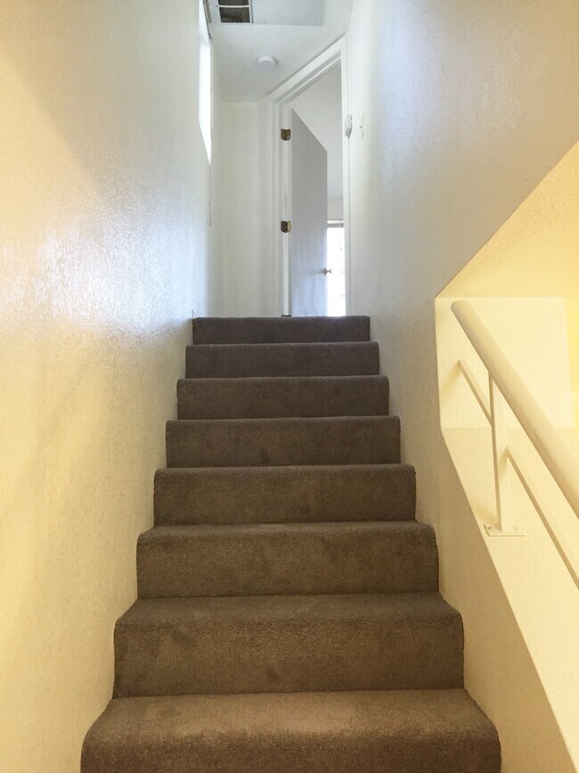 Building Photo - **COMFORTABLE 2br/2ba TOWNHOME (GILBERT & ...