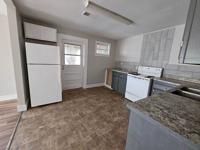 Building Photo - 202 Crawford Rd