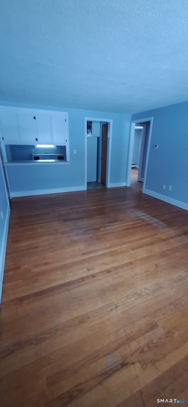 Building Photo - 10 Carpenter Rd