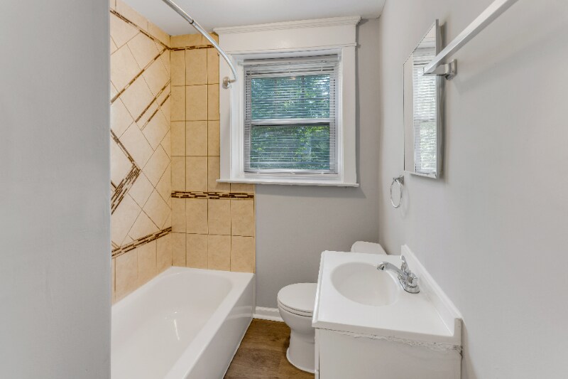 Building Photo - 144 W Allens Ln
