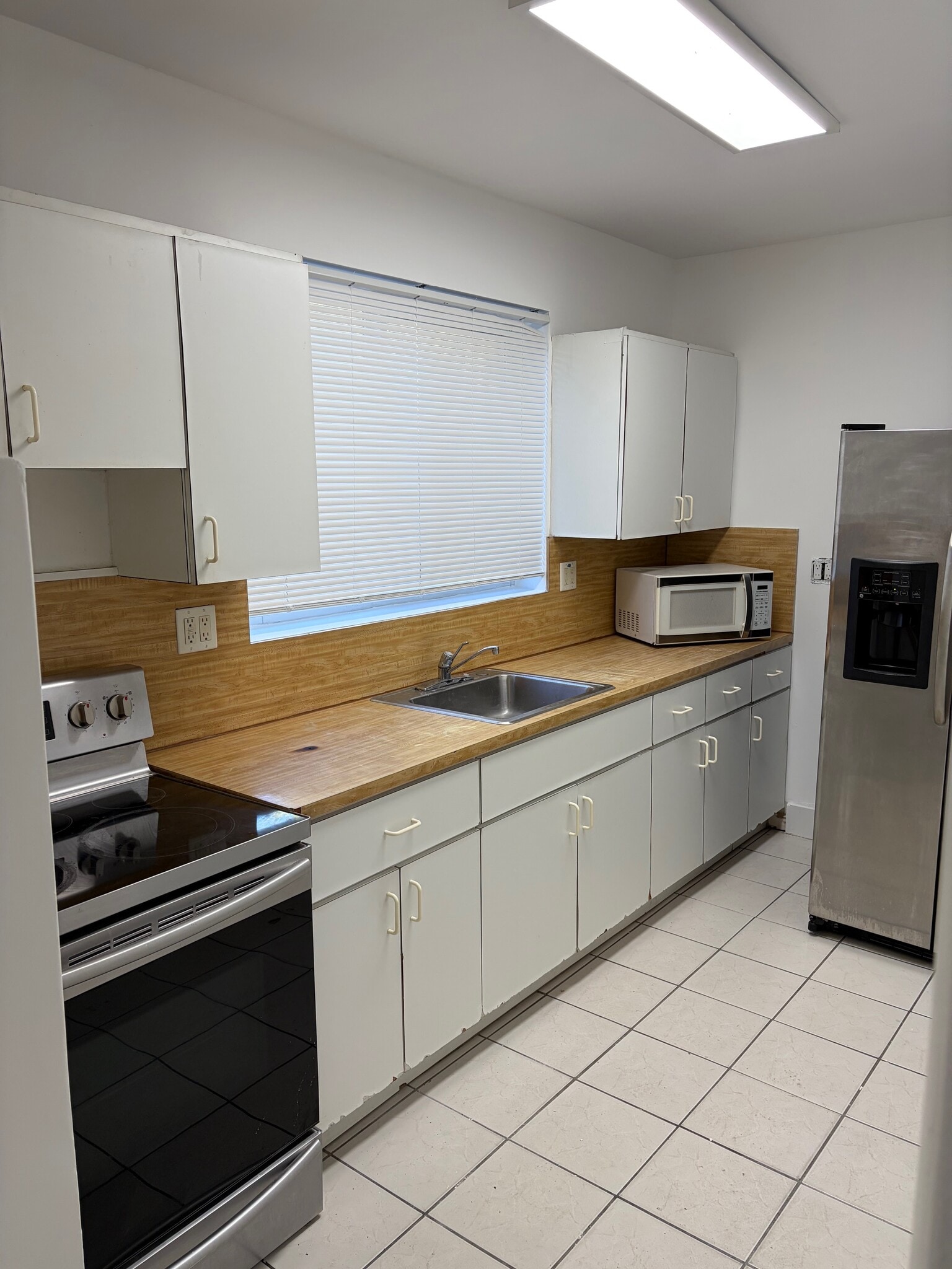 Building Photo - 900 NW 32nd Ave