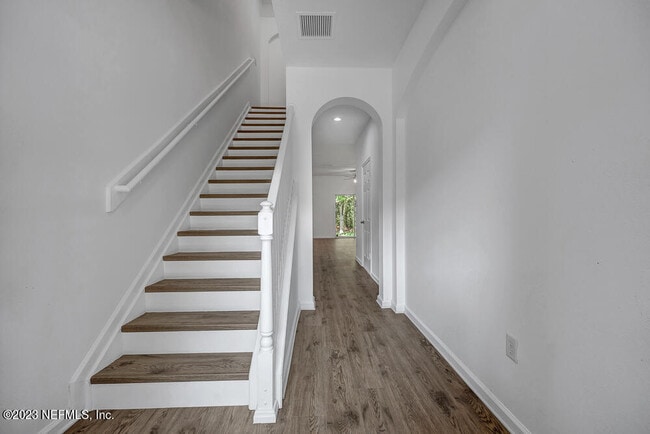 Building Photo - 5915 Pavilion Dr