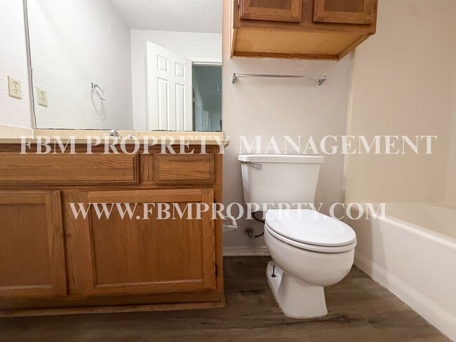 Building Photo - 221 Highland Ave