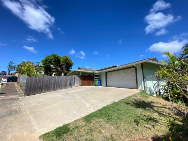 Building Photo - 1136 Makaala St