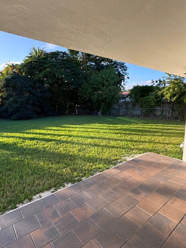 Building Photo - 8024 SW 91 Ave