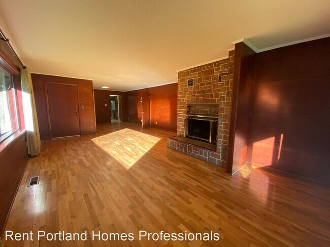 Building Photo - 4 br, 2 bath House - 10275 SE Hillcrest Drive