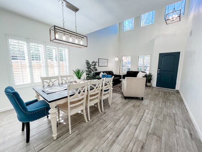 Building Photo - 4222 E Bonanza Rd