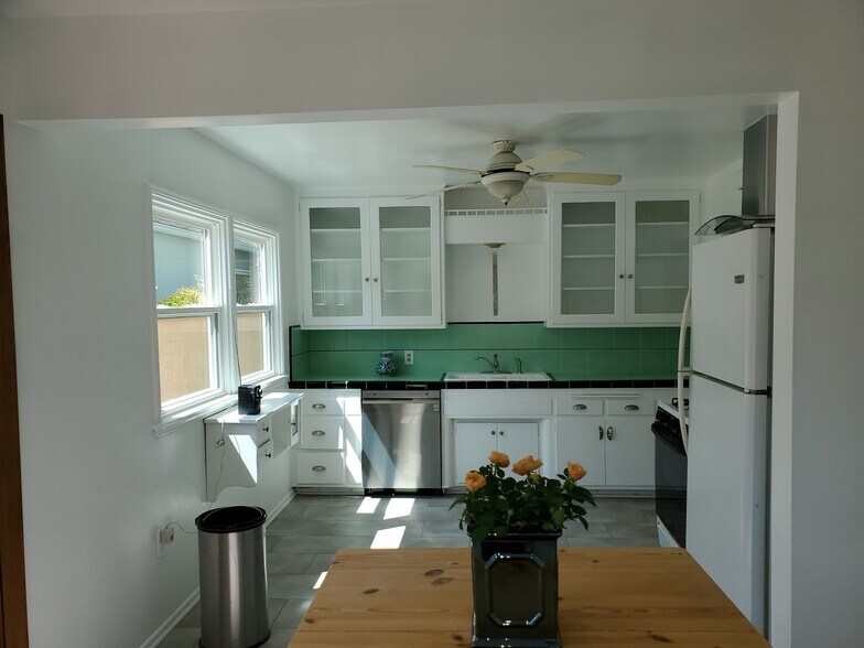 Kitchen/dining - 2409 Frey Ave